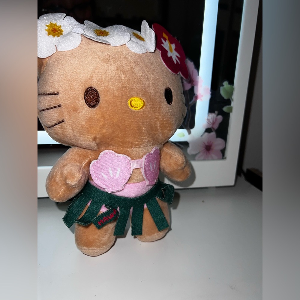 Hawaii Hello kitty plush 😍